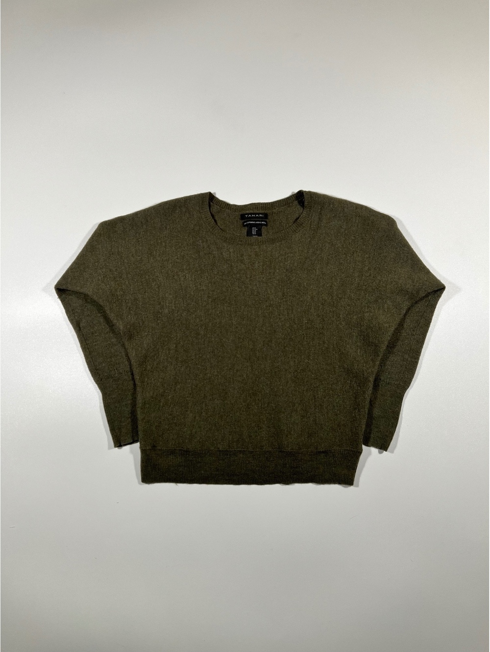 Tahari Extrafine Merino Wool Sweater M Olive Crewneck Pullover